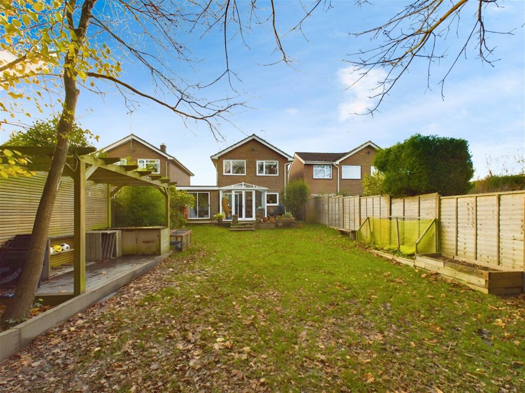3 bedroom detached house for sale in Ryecroft Meadow, Mannings Heath, RH13