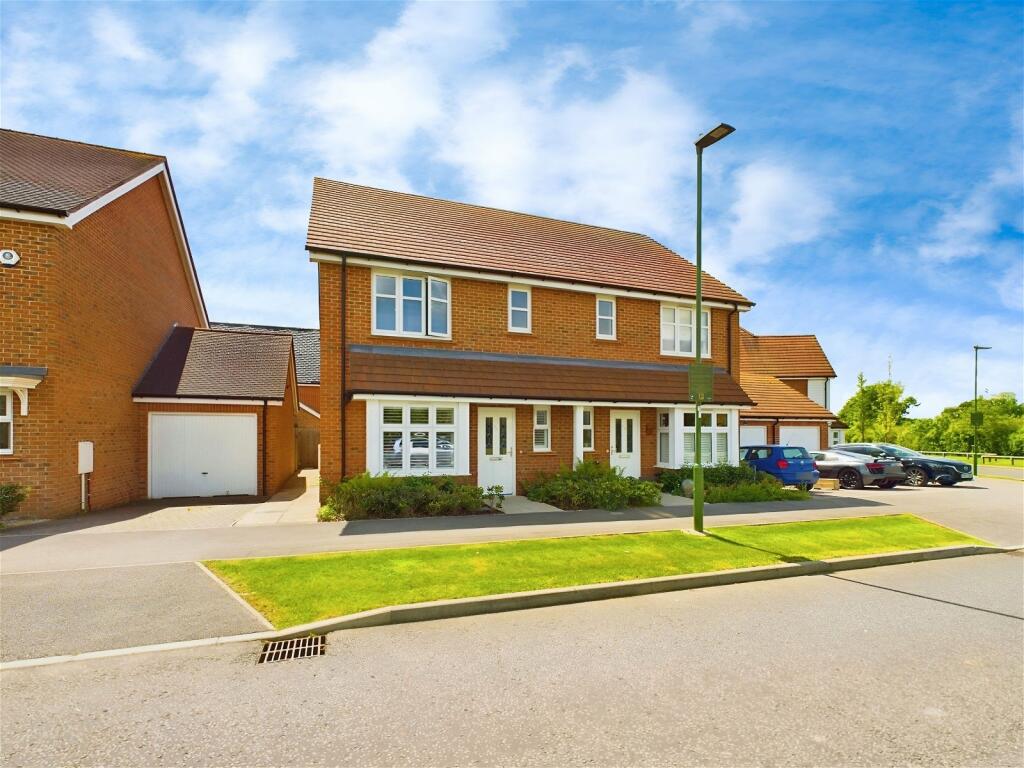 3 bedroom semidetached house for sale in Chessall Avenue, Southwater, RH13