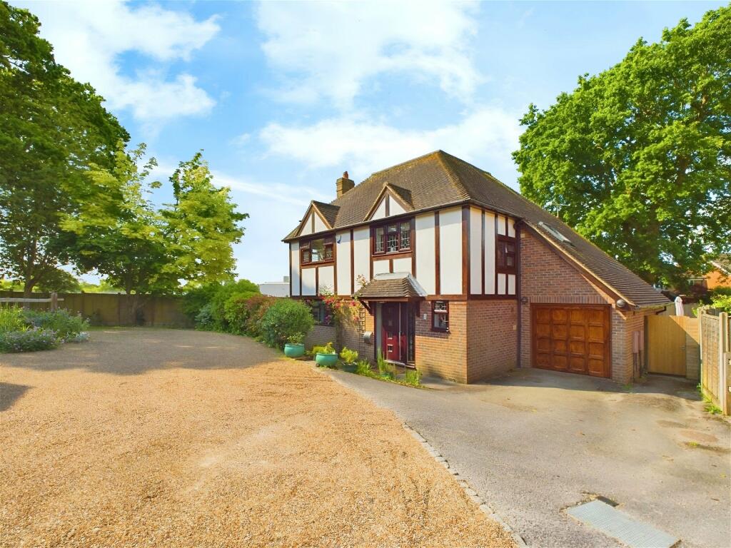 4 bedroom detached house for sale in Highworth, Comptons Lane, RH13