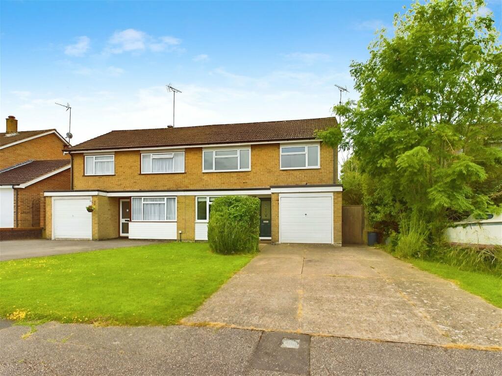 3 bedroom semidetached house for sale in Millfield, Southwater, RH13