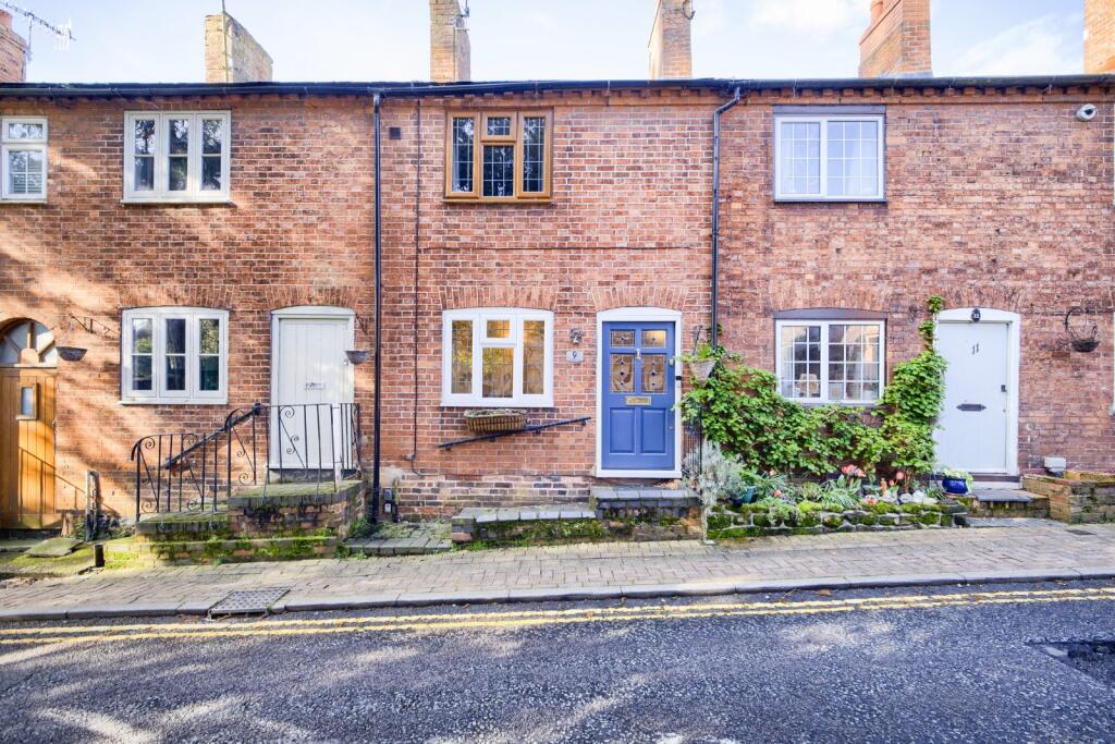 2 bedroom terraced house for sale in Fieldgate Lane, Kenilworth
