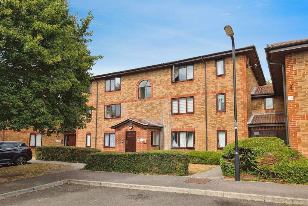 Main image of property: Kern Close, SO16
