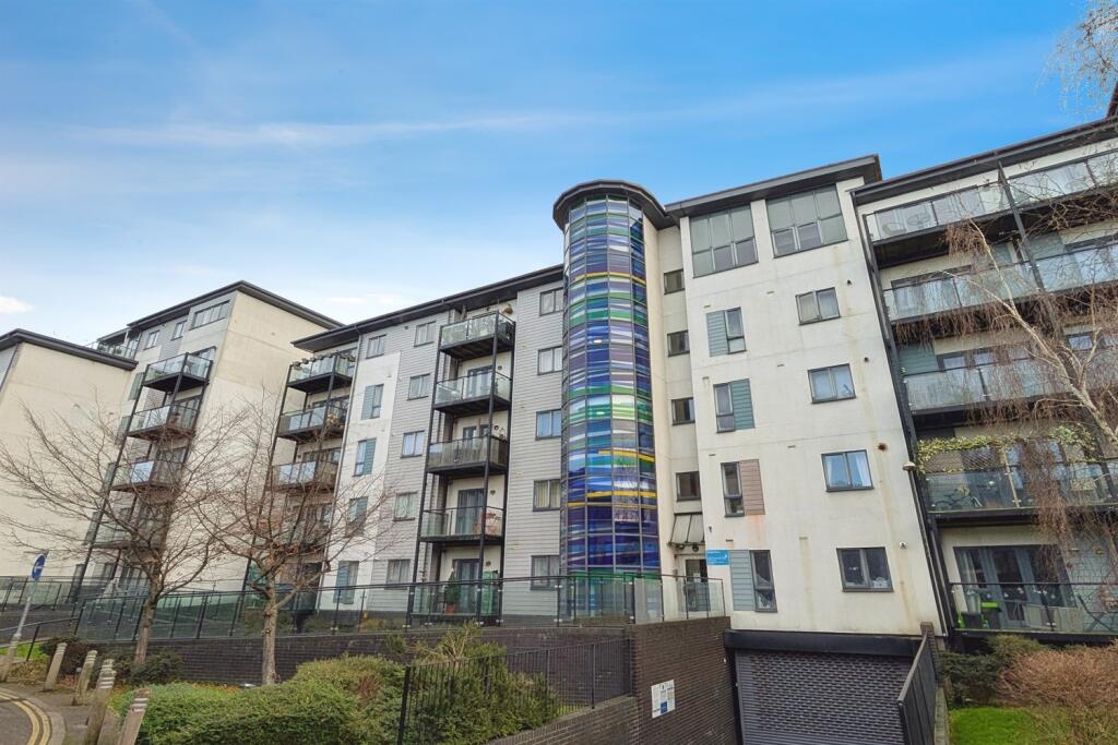 Main image of property: The Compass, Southampton, SO14