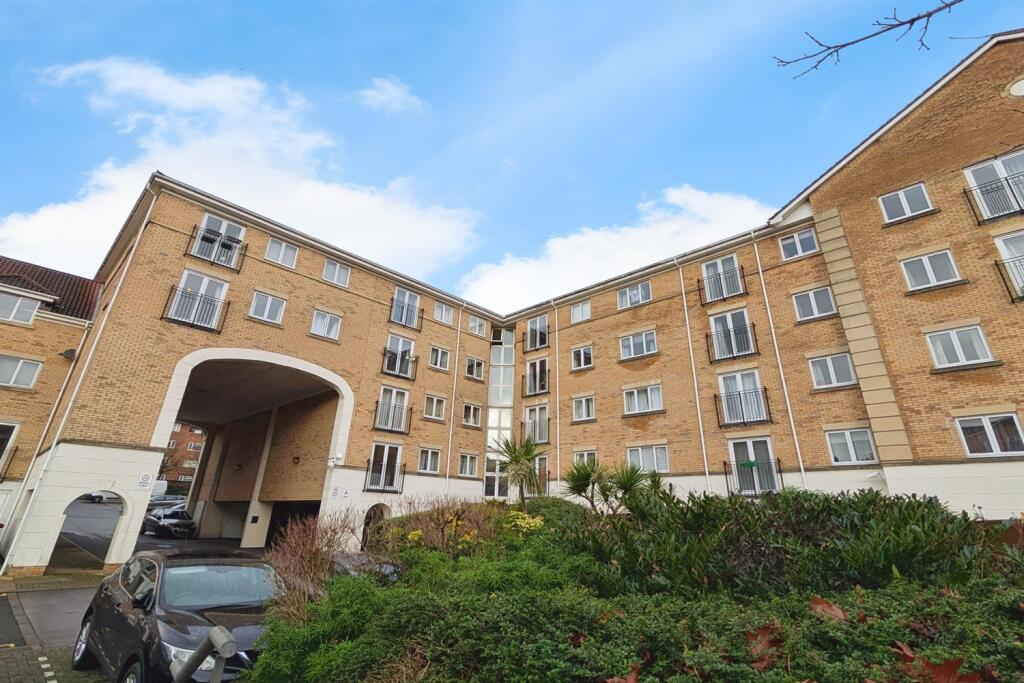 Main image of property: The Dell, Southampton, SO15