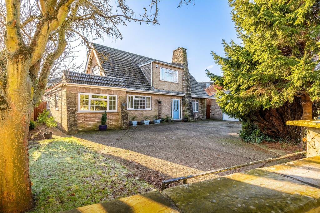 4 bedroom detached house for sale in The fabulous Highstone House