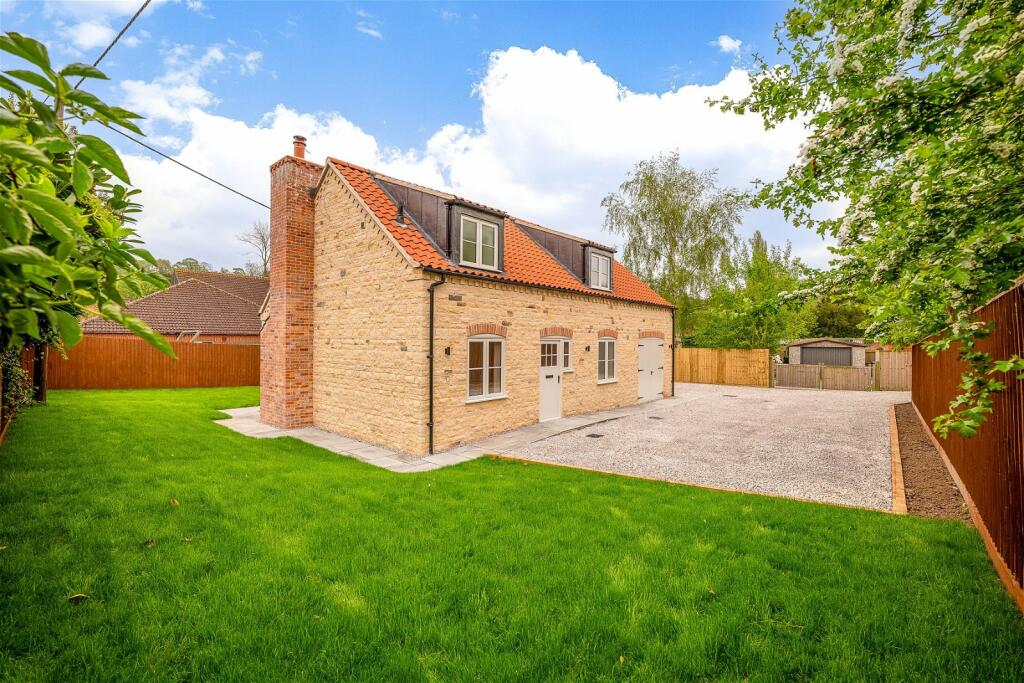 4 bedroom detached house for sale in Hope Cottage, Church Street