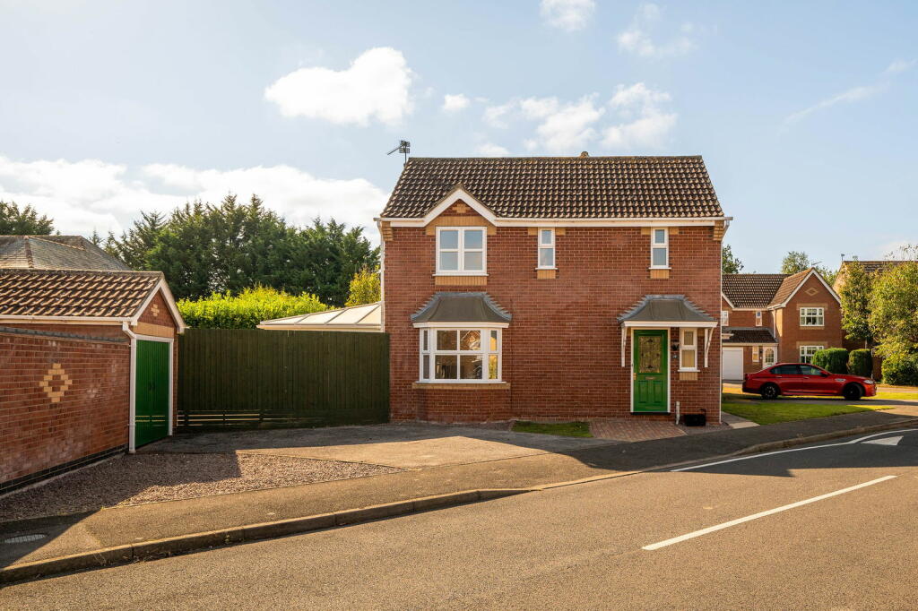 Main image of property: 19 Heron Walk, North Hykeham, Lincoln, LN6 9TR