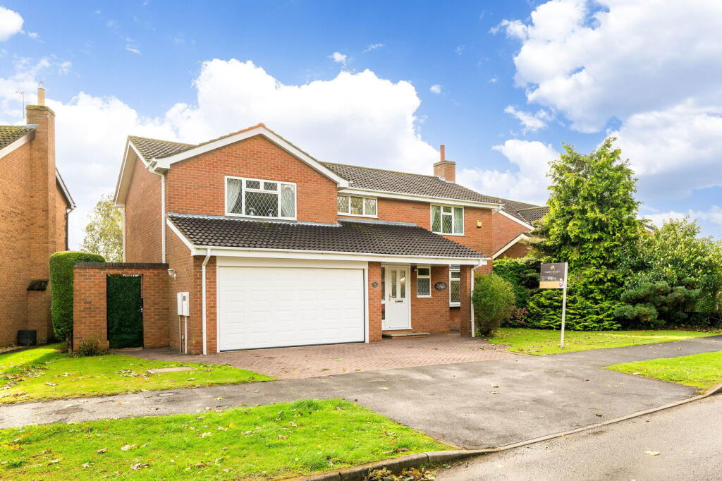 Main image of property: 36 Manor Drive, Sudbrooke, Lincoln, LN2 2QG
