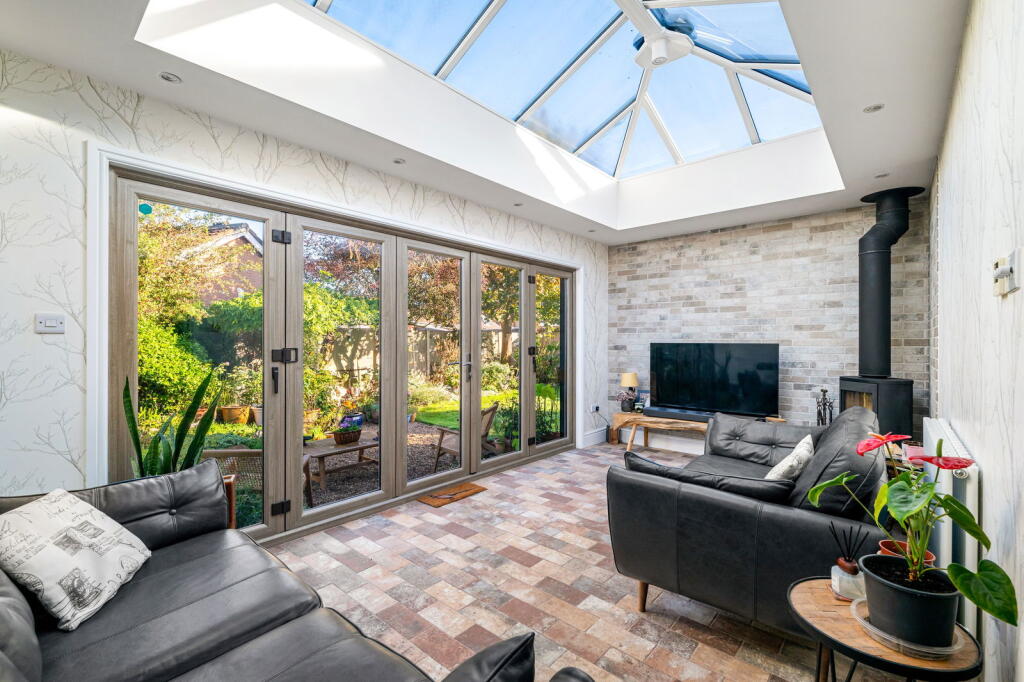 Main image of property: 6 Cedar Close, Sudbrooke, Lincoln, LN2 2RF