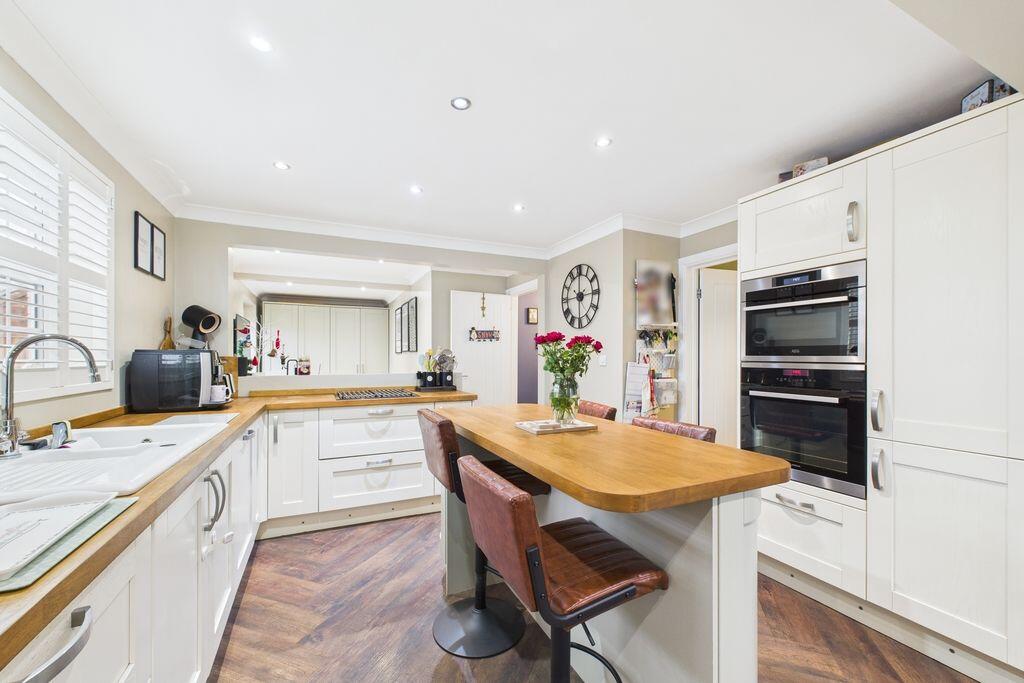 Main image of property: 32 Nursery Close, Dunholme, Lincoln, LN2 3UP