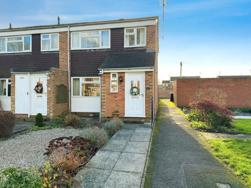 3 bedroom end of terrace house for sale in Kennedy Drive, Pangbourne