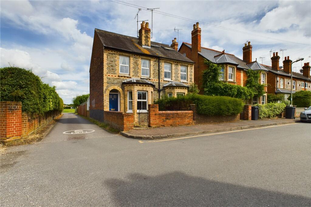 3 bedroom semidetached house for sale in Thames Avenue, Pangbourne