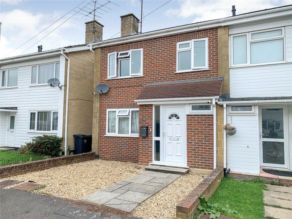 3 bedroom end of terrace house for sale in Meadow Way, Theale, Reading