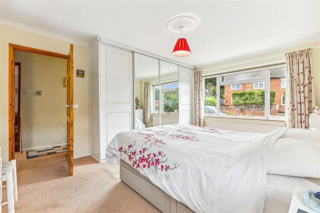 2 bedroom bungalow for sale in High Street, Little Sandhurst, Sandhurst