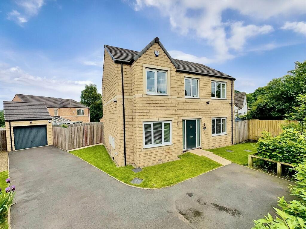 4 bedroom detached house for sale in West Wood Close, Apperley Bridge