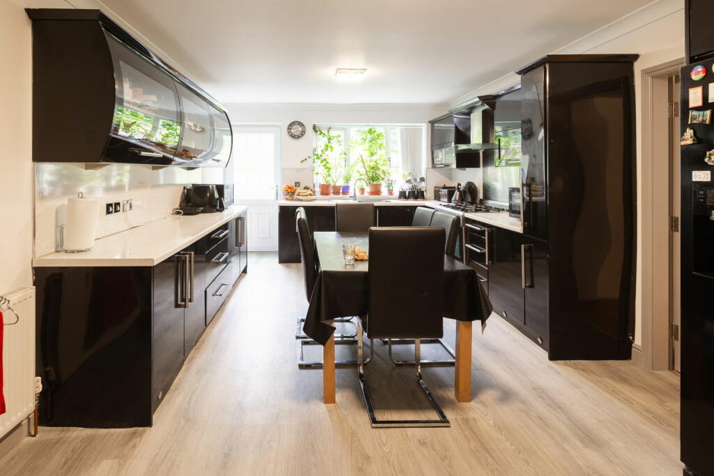 Additional property image - Grange Park Drive, Bingley, BD16 1NJ