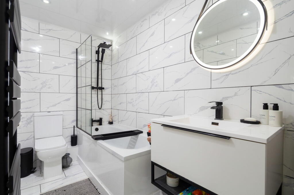 Additional property image - Grange Park Drive, Bingley, BD16 1NJ