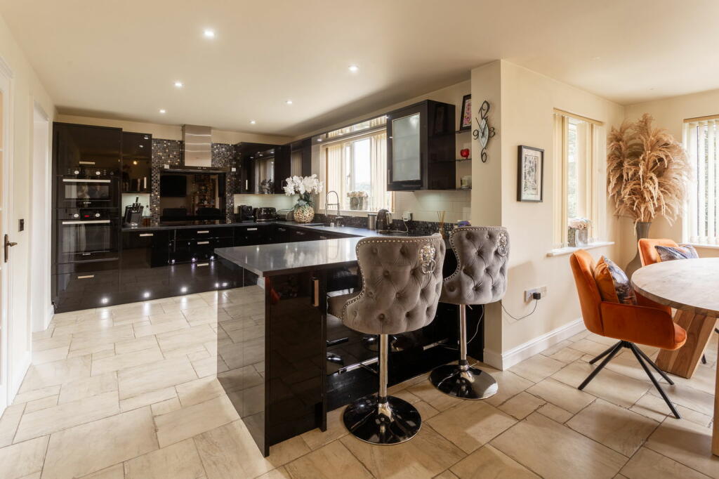 Additional property image - Overland Crescent, Bradford, BD10 9TG