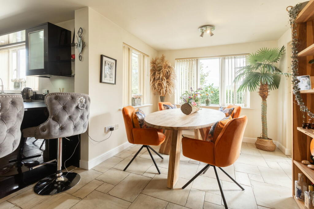 Additional property image - Overland Crescent, Bradford, BD10 9TG