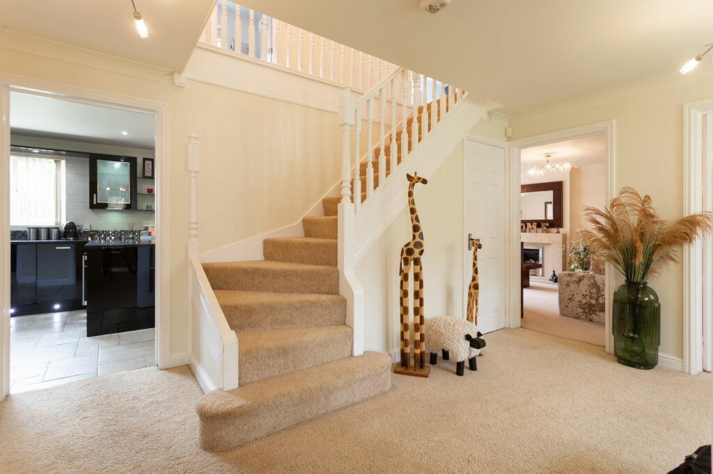 Additional property image - Overland Crescent, Bradford, BD10 9TG