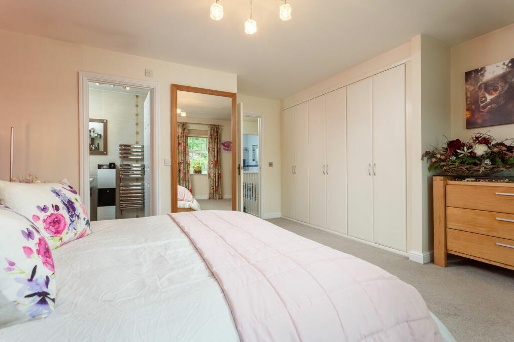 Additional property image - Overland Crescent, Bradford, BD10 9TG