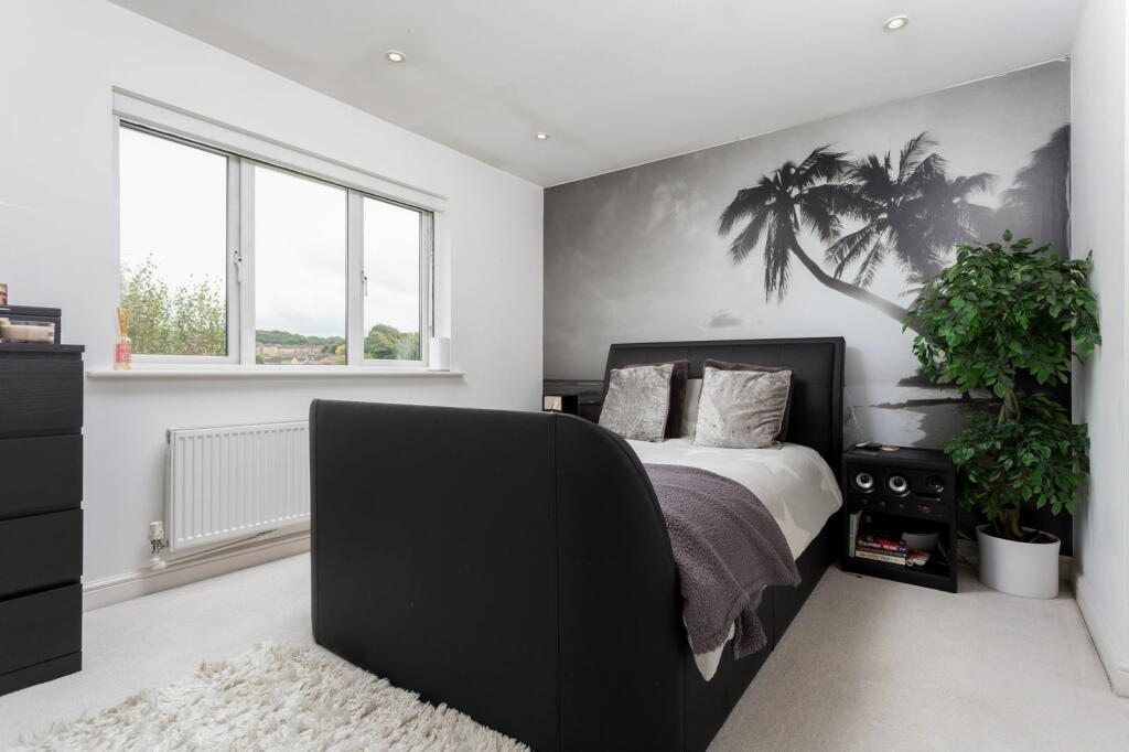 Additional property image - Overland Crescent, Bradford, BD10 9TG