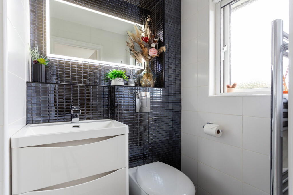 Additional property image - Overland Crescent, Bradford, BD10 9TG