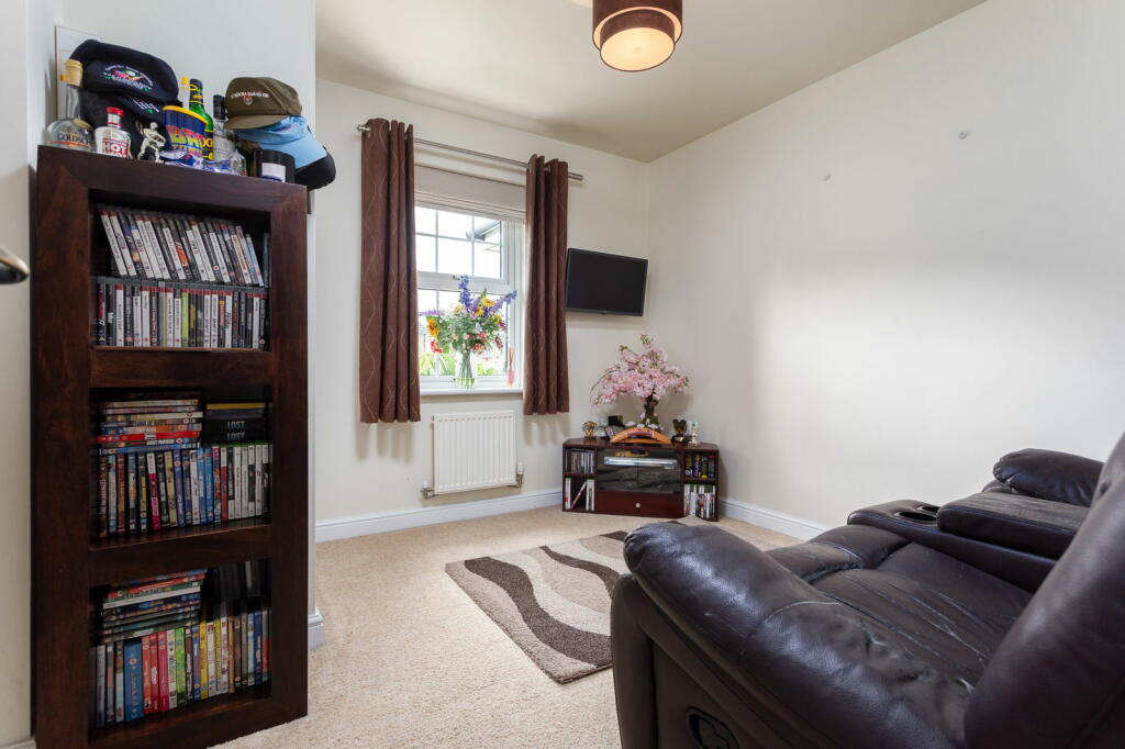 Additional property image - Overland Crescent, Bradford, BD10 9TG