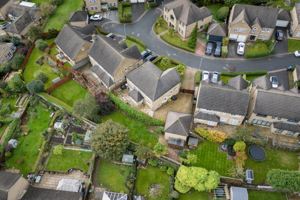 Additional property image - Overland Crescent, Bradford, BD10 9TG