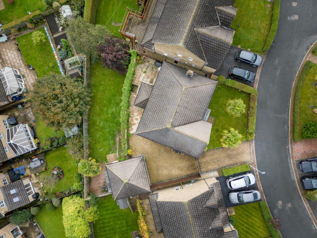 Additional property image - Overland Crescent, Bradford, BD10 9TG
