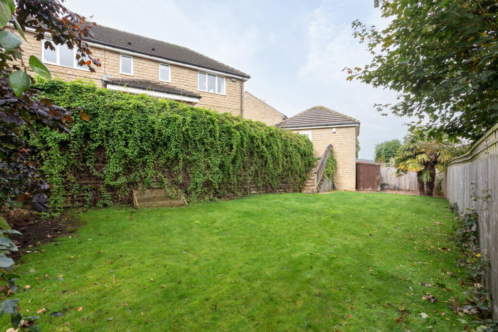 Additional property image - Overland Crescent, Bradford, BD10 9TG