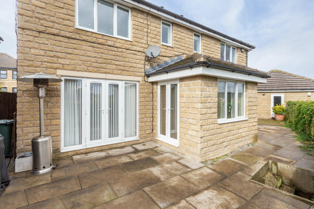 Additional property image - Overland Crescent, Bradford, BD10 9TG