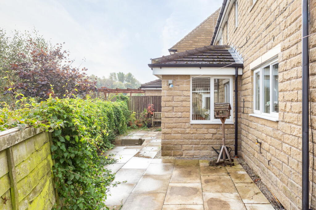 Additional property image - Overland Crescent, Bradford, BD10 9TG