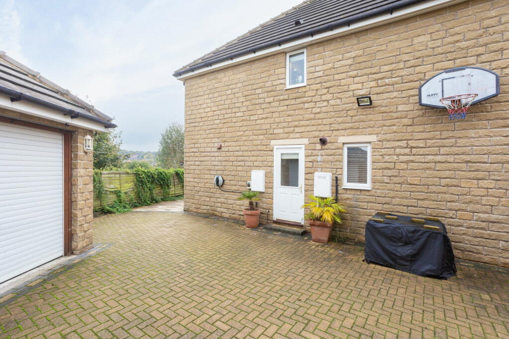 Additional property image - Overland Crescent, Bradford, BD10 9TG