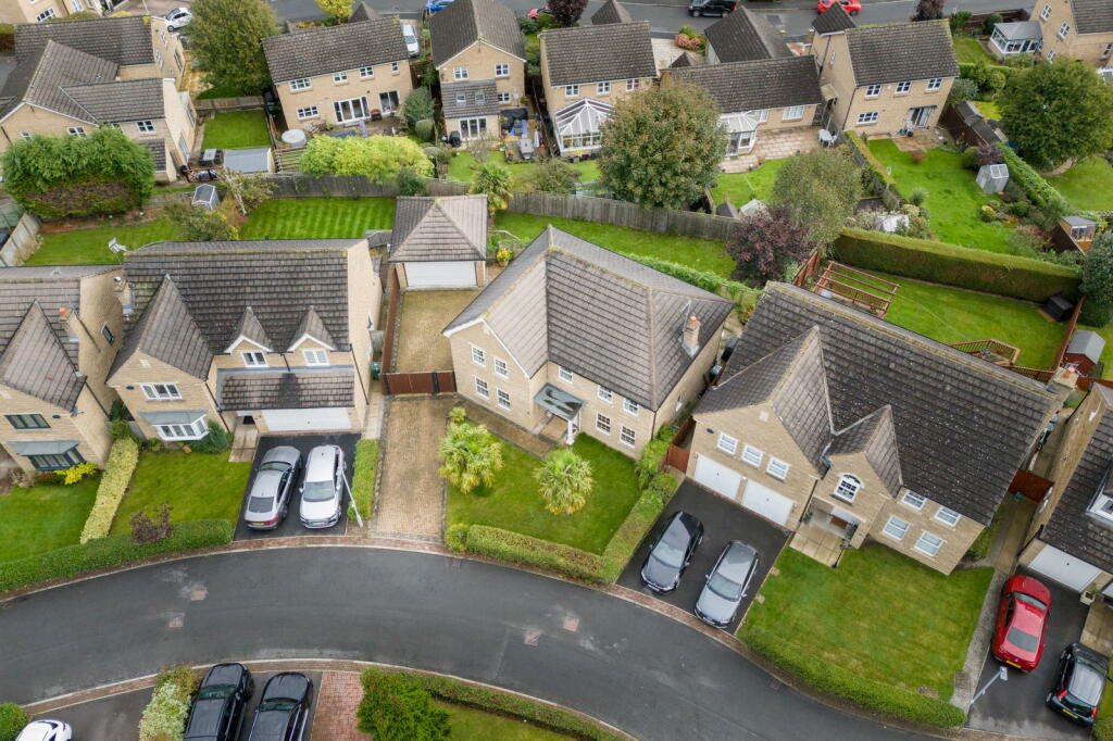 Additional property image - Overland Crescent, Bradford, BD10 9TG
