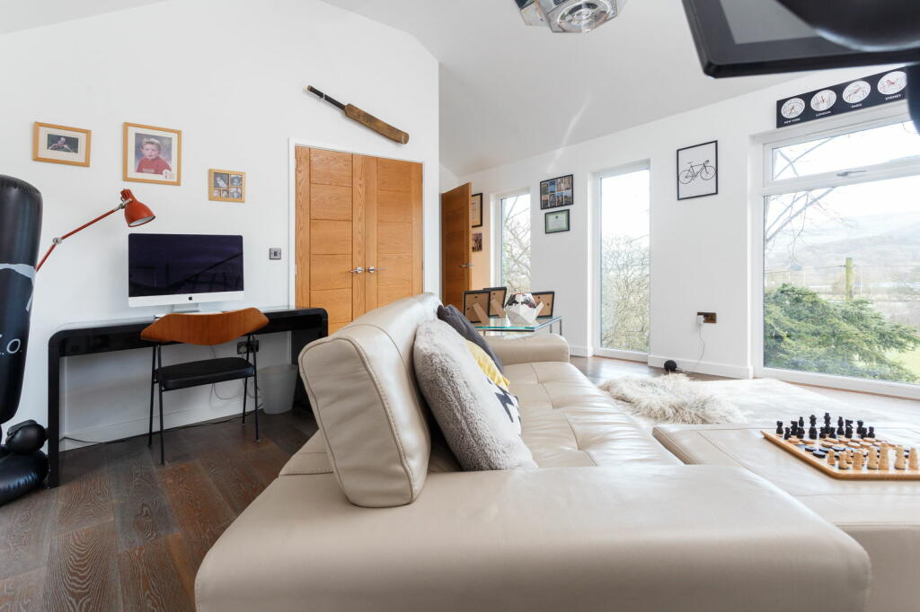 Additional property image - Skipton Road, Keighley, Bradford, BD20 6HJ