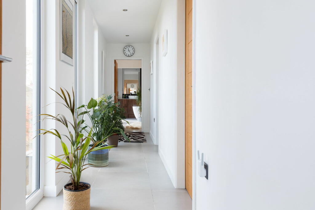 Additional property image - Skipton Road, Keighley, Bradford, BD20 6HJ