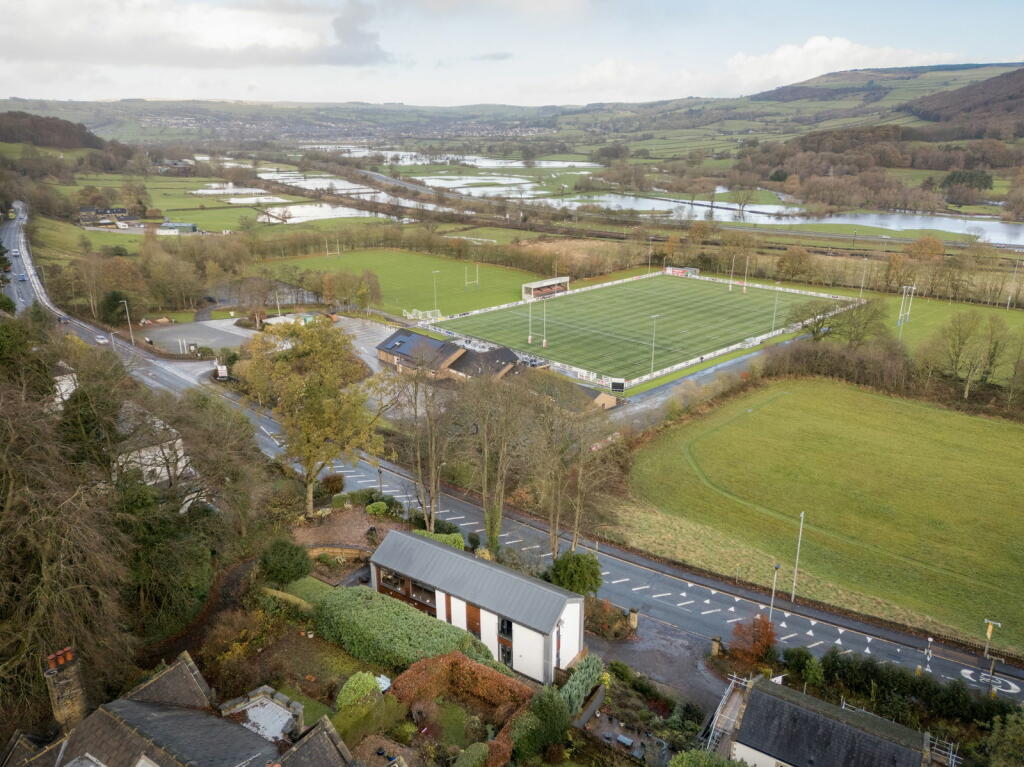 Additional property image - Skipton Road, Keighley, Bradford, BD20 6HJ