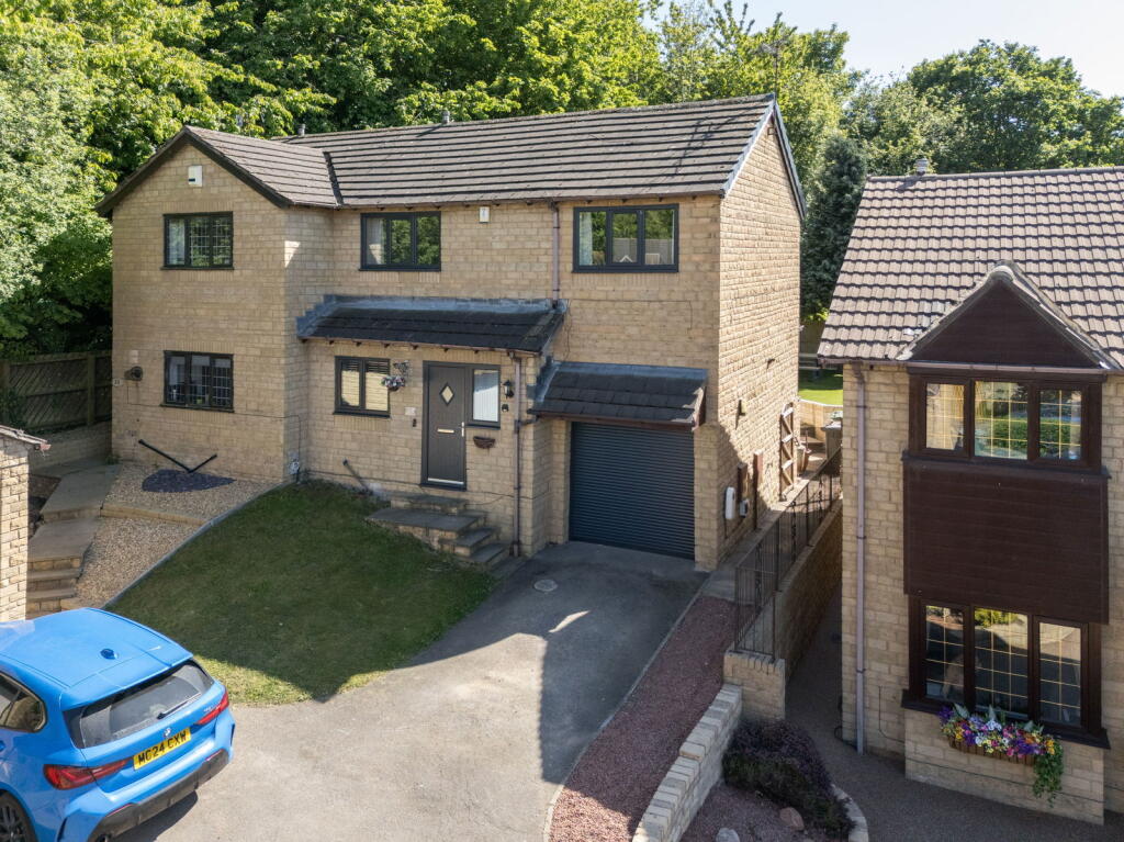 Main image of property: Daffil Grange Way, Morley, Leeds, LS27 7QP