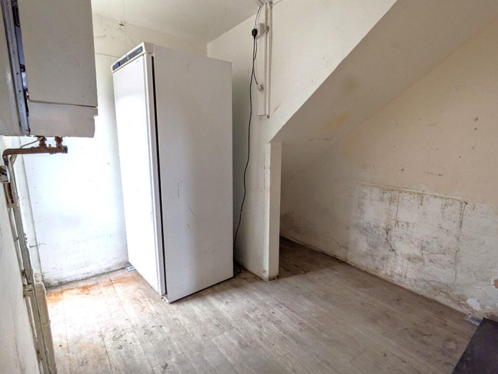 Additional property image - Clifton Street, Roath, Cardiff CF24 1LY