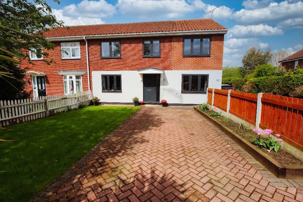 4 bedroom semidetached house for sale in Huntsman Place, Torworth