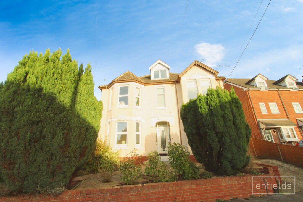 2 bedroom flat for sale in St. Catherines Road, Southampton, SO18
