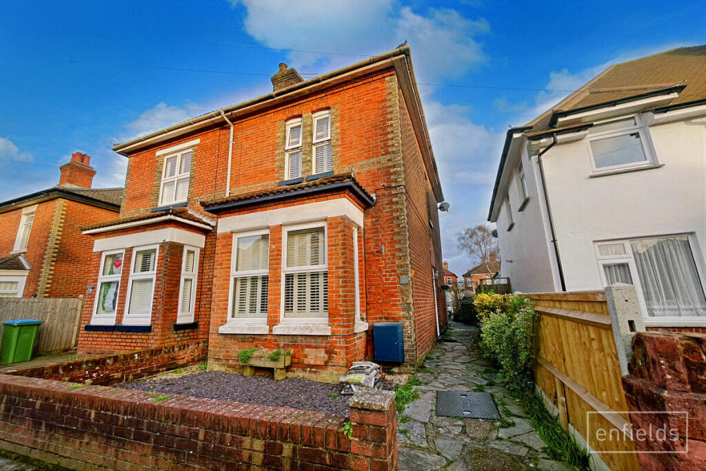 3 bedroom semi-detached house for sale in West Road, Southampton, SO19
