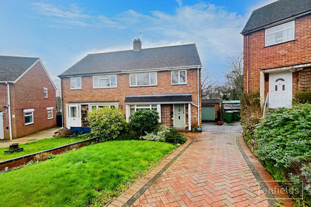 3 bedroom semidetached house for sale in Fernwood Crescent, Southampton, SO18