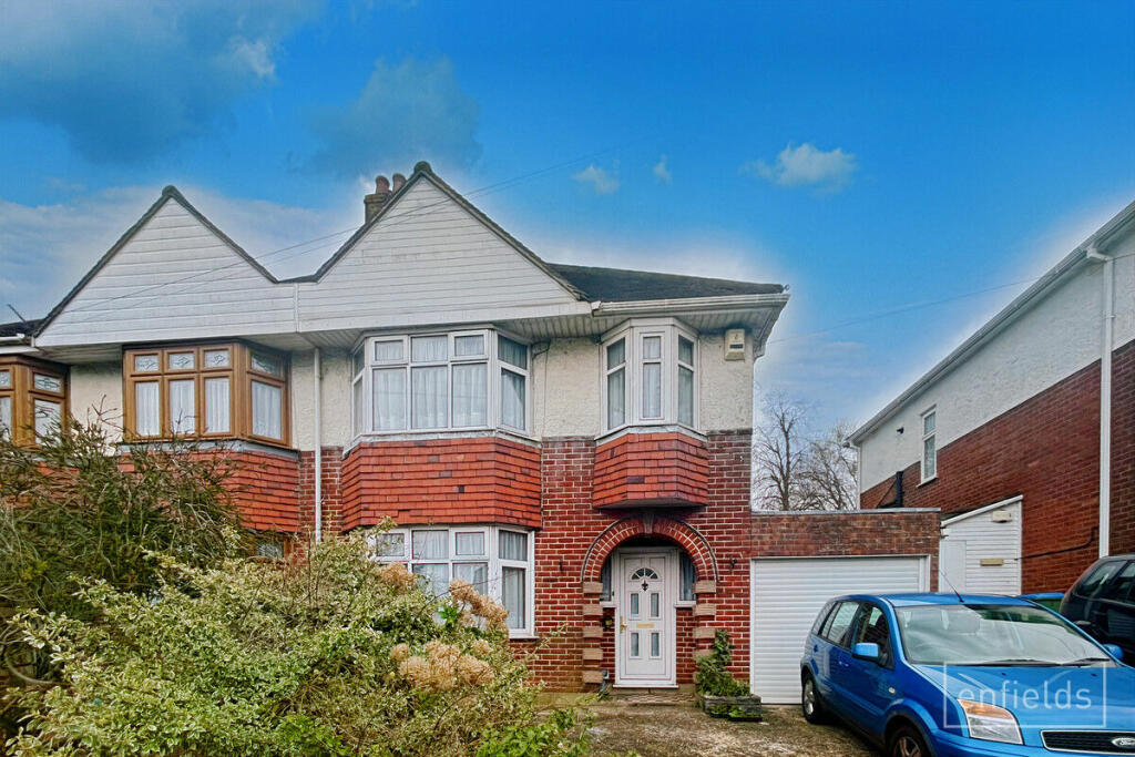 3 bedroom semi-detached house for sale in Mousehole Lane, Southampton, SO18