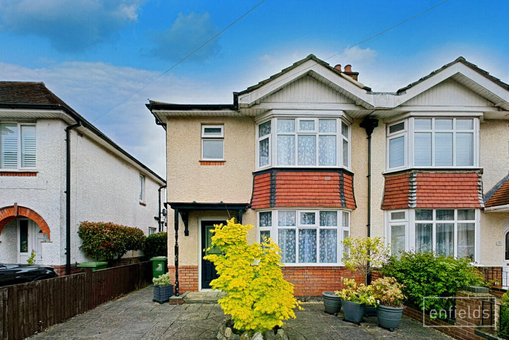 3 bedroom semi-detached house for sale in Rownhams Road, Southampton, SO16