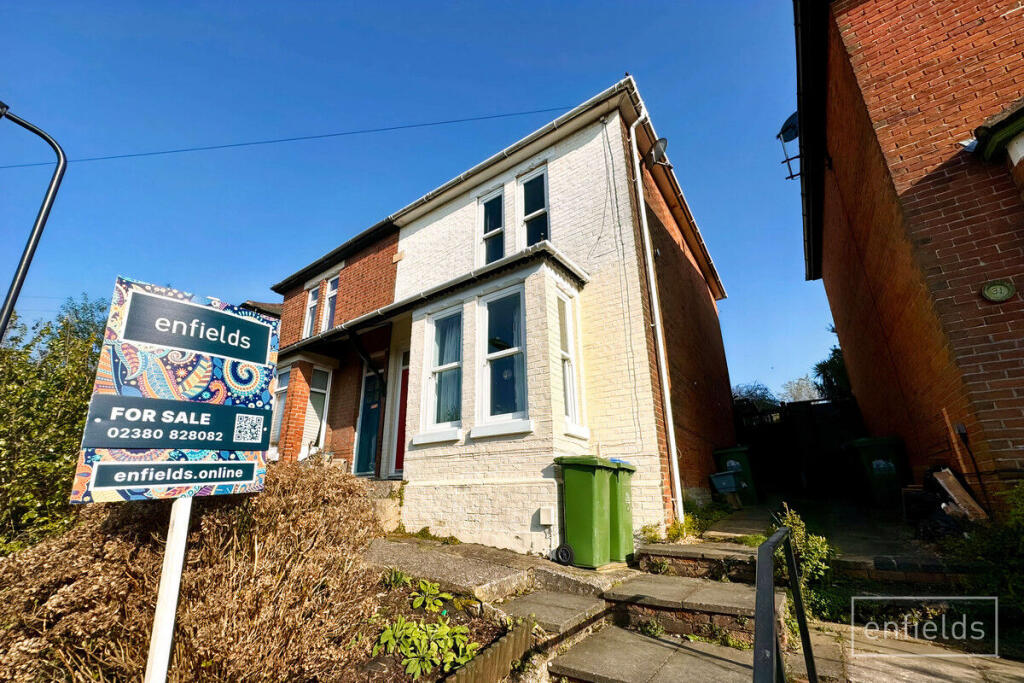 Main image of property: Oaktree Road, Southampton, SO18