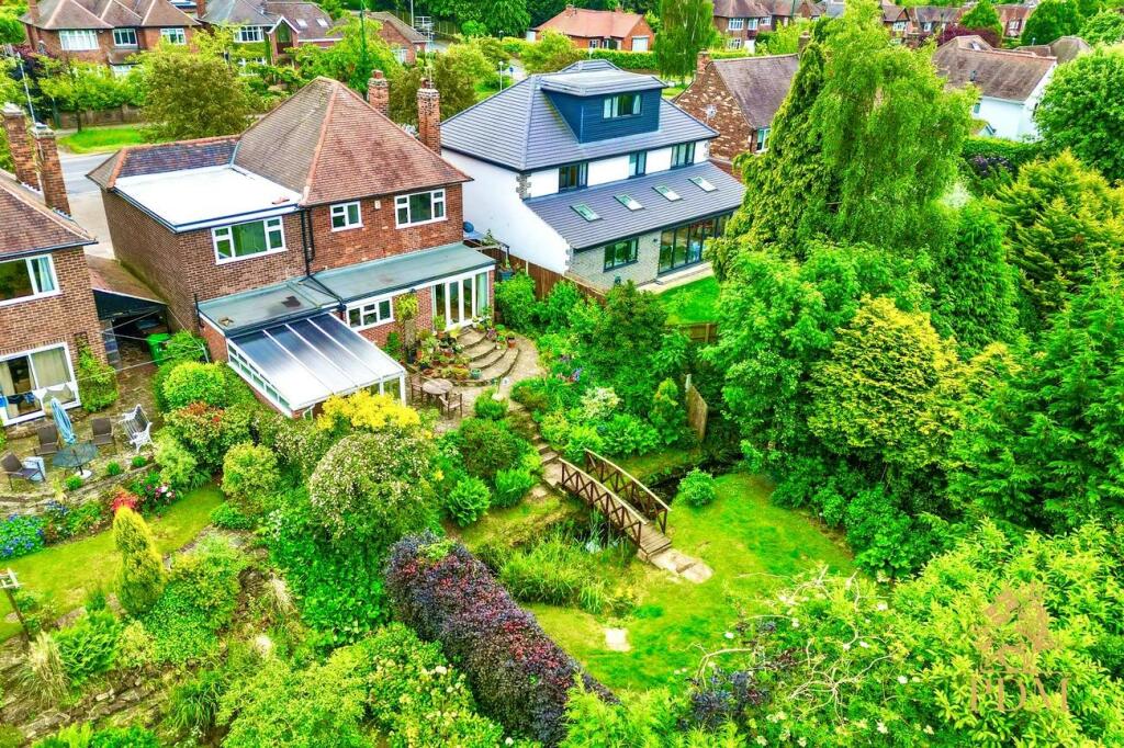 4 bedroom detached house for sale in Wollaton Vale, Nottingham, NG8