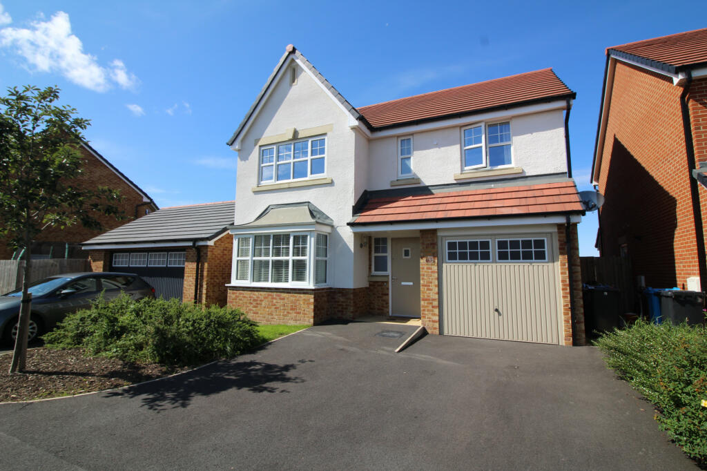 4 bedroom detached house for sale in Sanderling Way, Kirkham