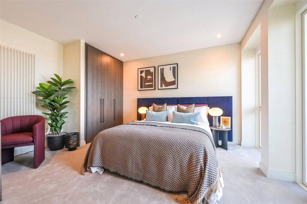 Main image of property: Western Gateway,, London, E16